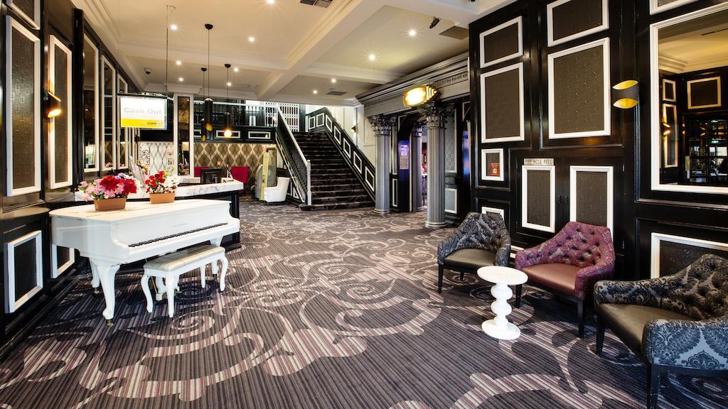 Nightcap At Skyways Hotel Melbourne Exterior foto