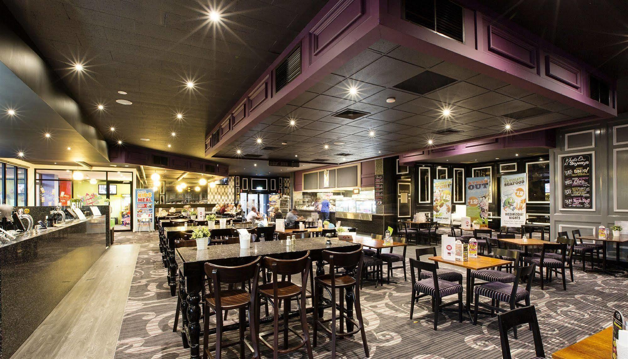 Nightcap At Skyways Hotel Melbourne Exterior foto